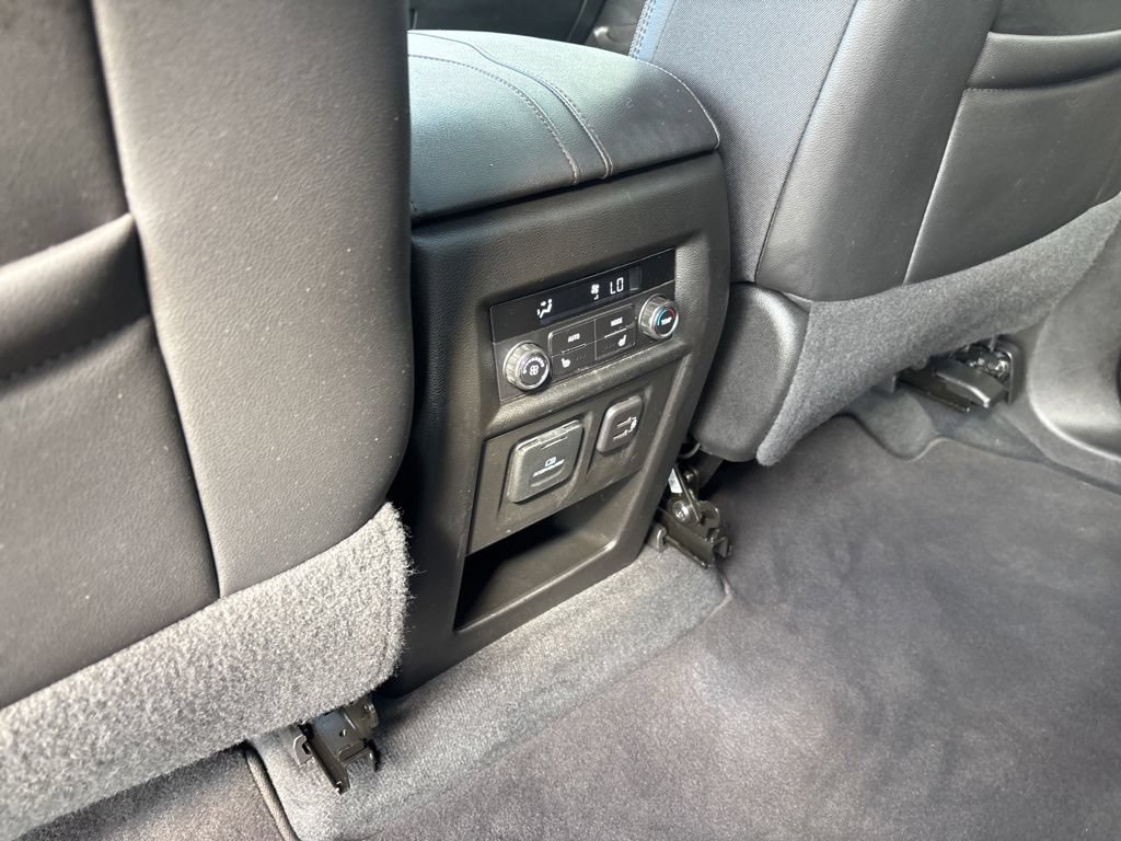 Used 2023 Chevrolet Traverse High Country FWD image 29