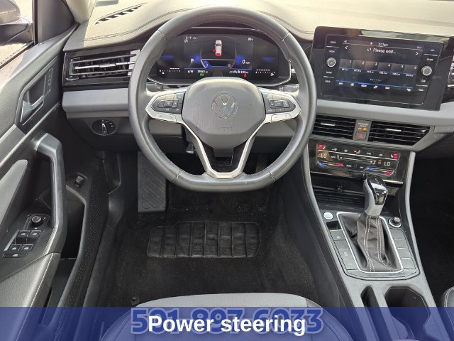 Used 2025 Volkswagen Jetta SE FWD image 13