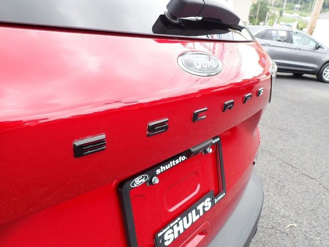 Certified 2022 Ford Escape SEL w/ SEL Stealth AWD Package image 9