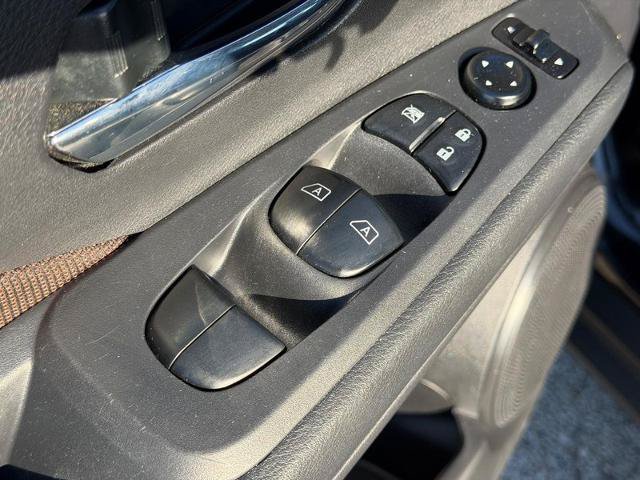 Used 2024 Nissan Kicks SR FWD image 17
