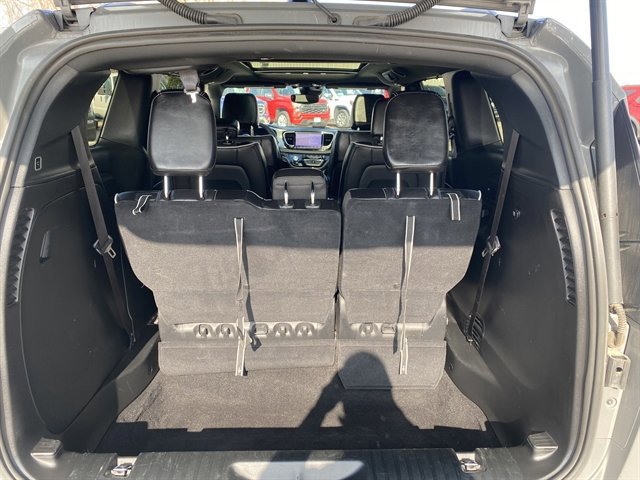 Used 2025 Chrysler Pacifica Limited image 20