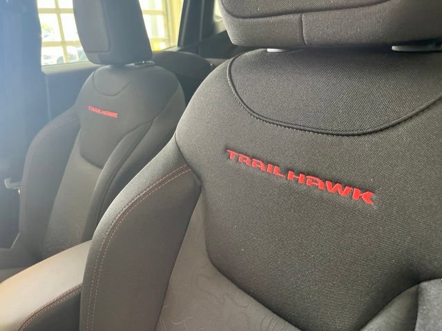 Used 2018 Jeep Renegade Trailhawk w/ UConnect 8.4 Nav Group AWD/4WD image 28
