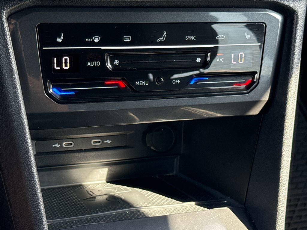 Used 2023 Volkswagen Tiguan SE R-Line image 22