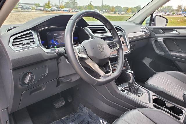 Used 2023 Volkswagen Tiguan SE image 8