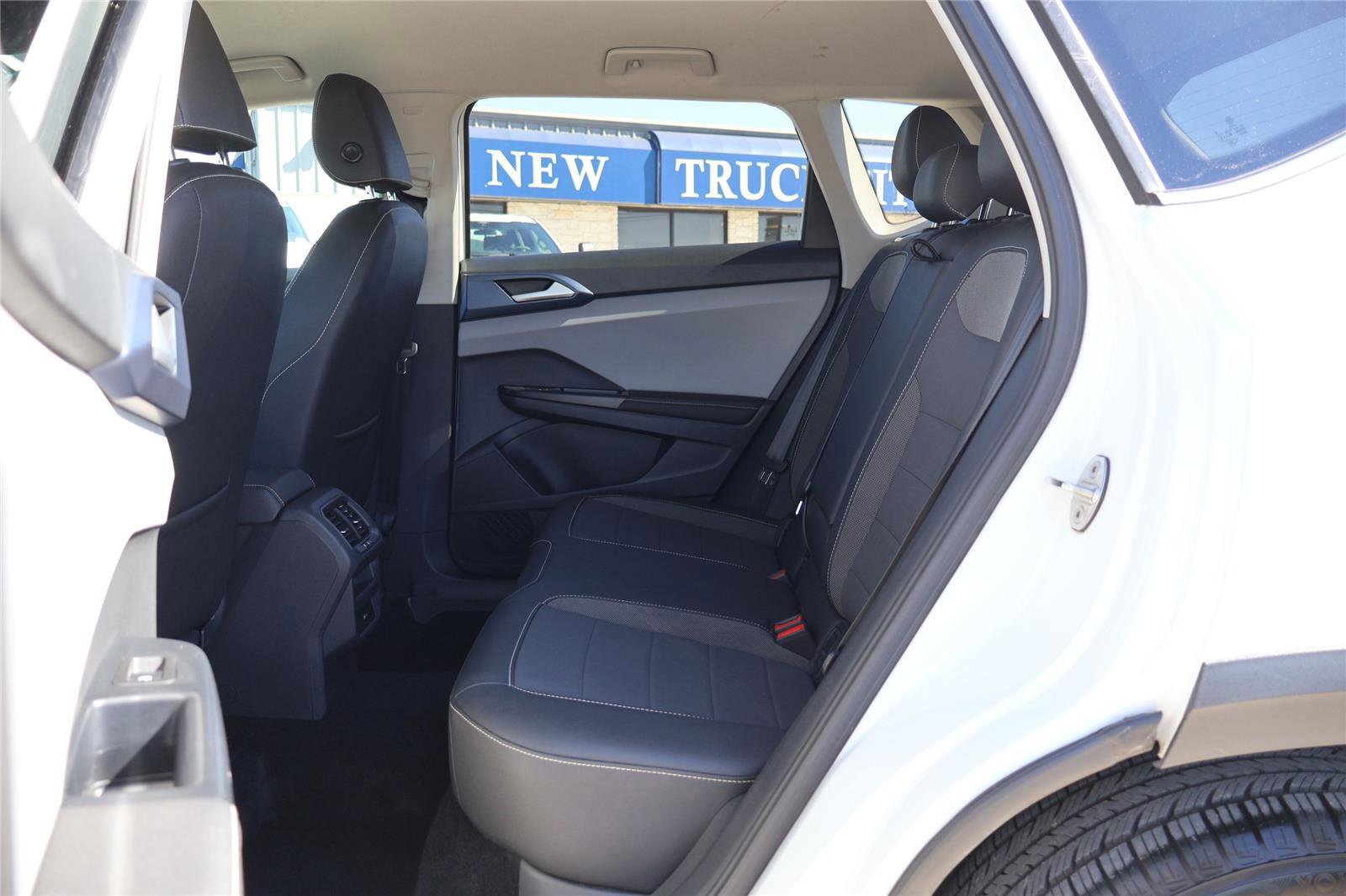 Used 2024 Volkswagen Taos SE image 29