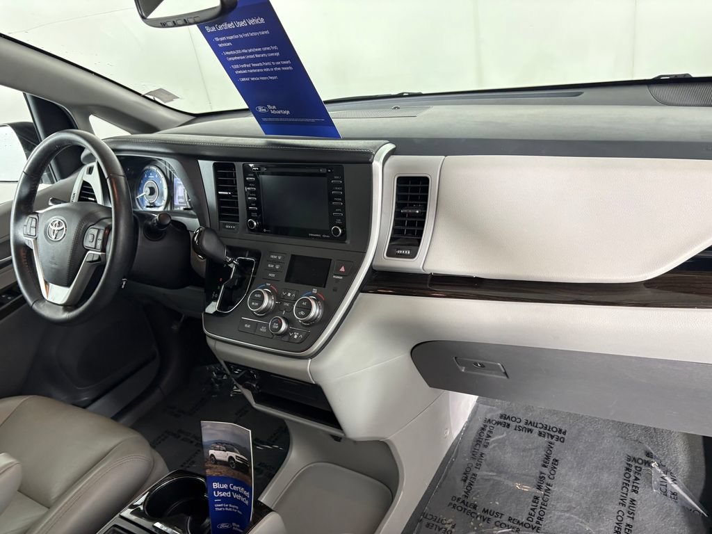 Used 2020 Toyota Sienna XLE FWD image 41