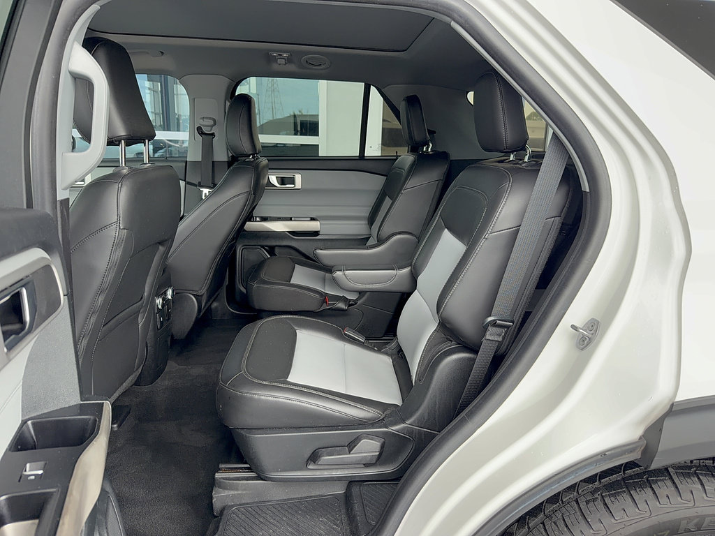 Certified 2022 Ford Explorer XLT w/ Equipment Group 202A RWD image 12