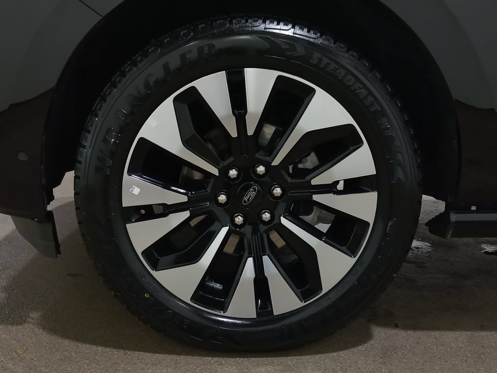 Certified 2025 Ford Expedition Max Platinum w/ Driver's Package AWD/4WD image 12