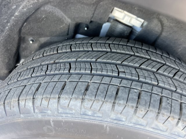 Used 2025 Jeep Grand Cherokee Altitude AWD/4WD image 8