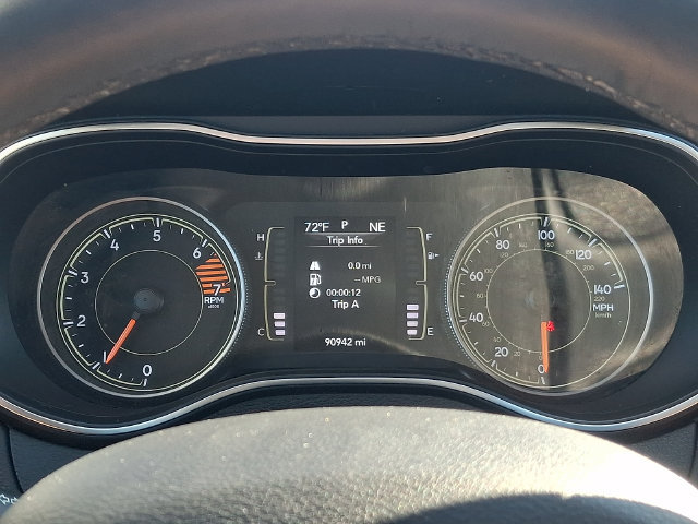 Used 2019 Jeep Cherokee Latitude Plus w/ Cold Weather Group AWD/4WD image 20