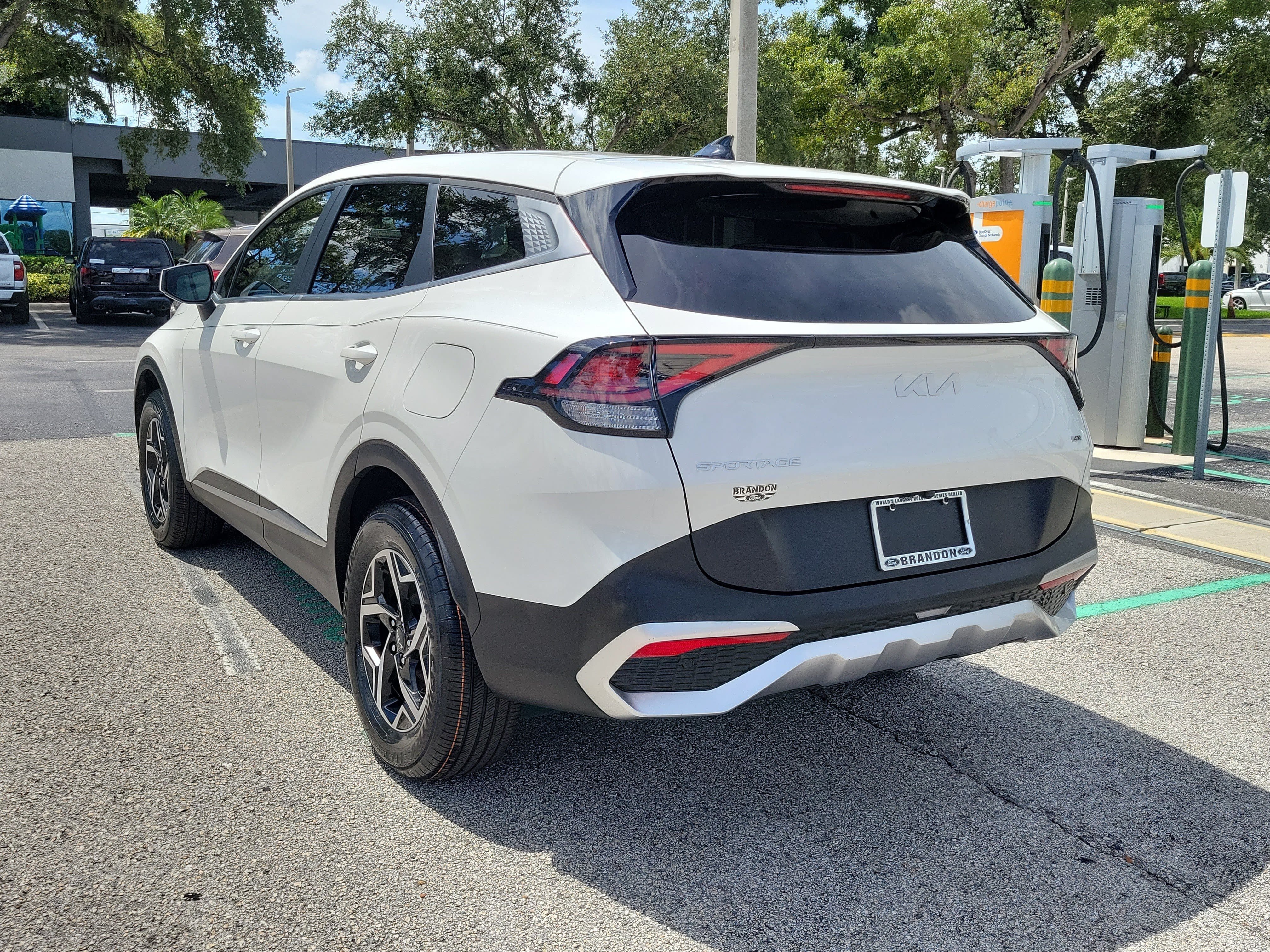 Used 2023 Kia Sportage LX AWD/4WD image 7