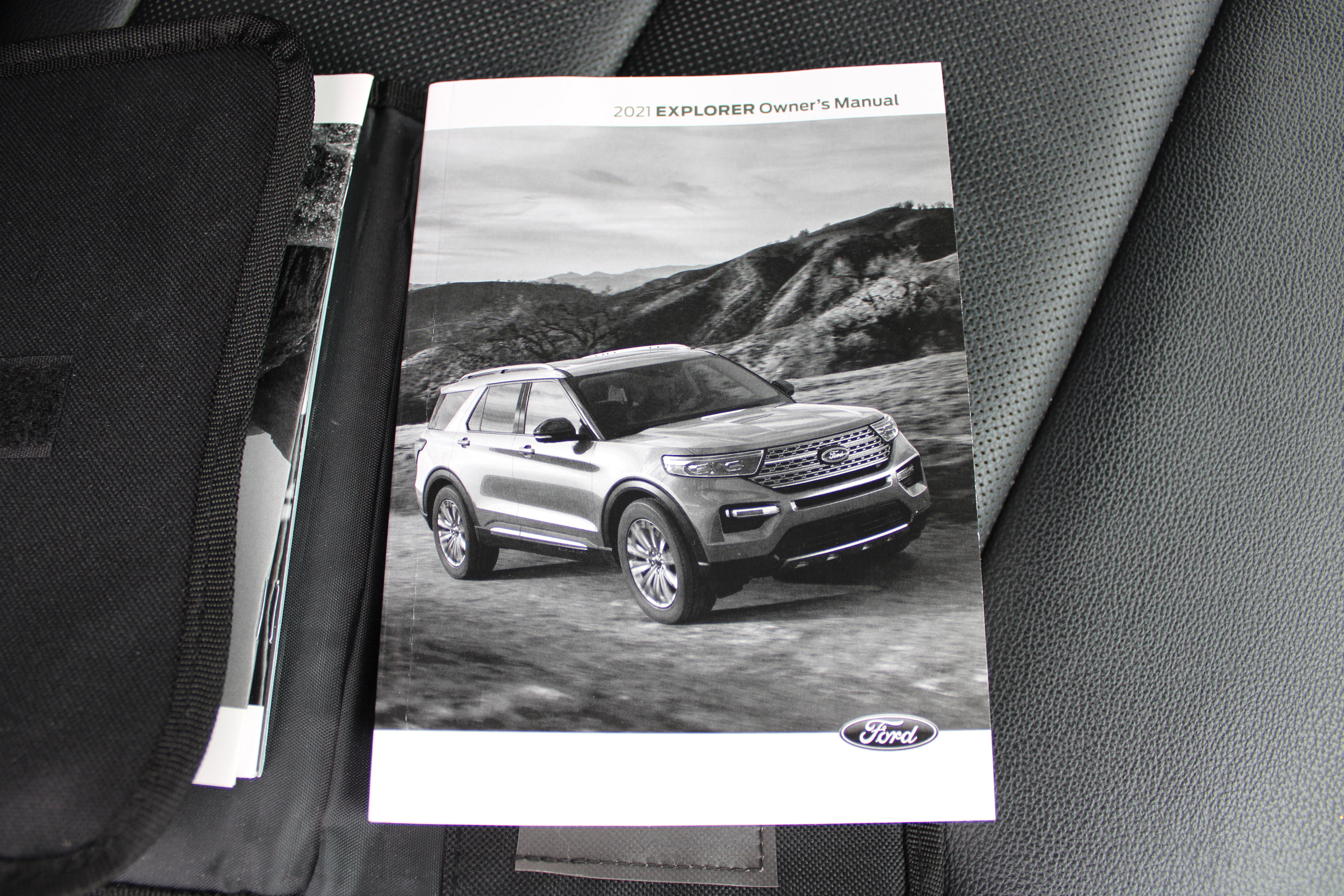 Certified 2021 Ford Explorer Limited w/ Equipment Group 301A image 28