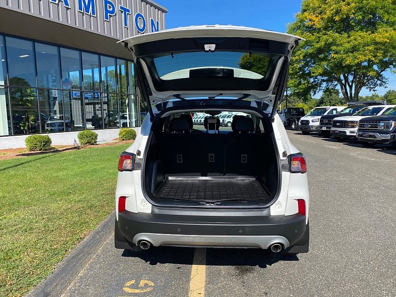 Certified 2021 Ford Escape SEL w/ Technology Package AWD/4WD image 9