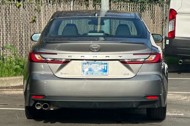 Used 2025 Toyota Camry SE image 8
