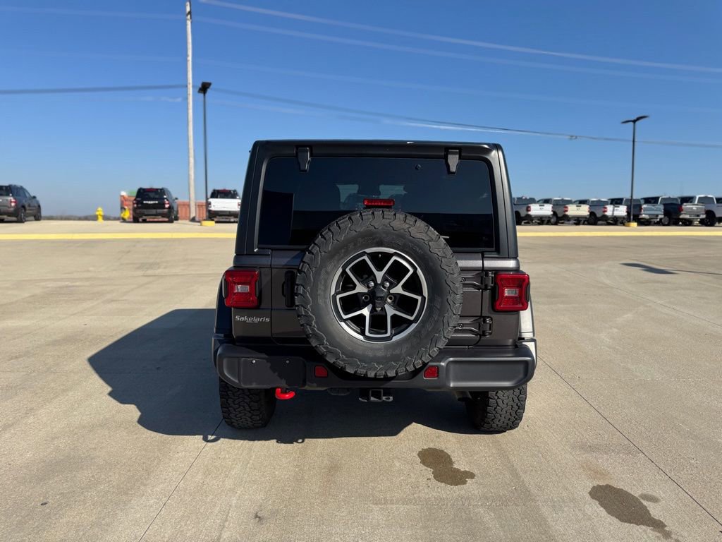 Used 2025 Jeep Wrangler Unlimited Rubicon AWD/4WD image 4