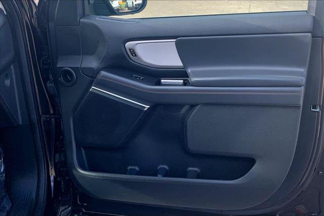 Certified 2025 Ford Expedition Active AWD/4WD image 24
