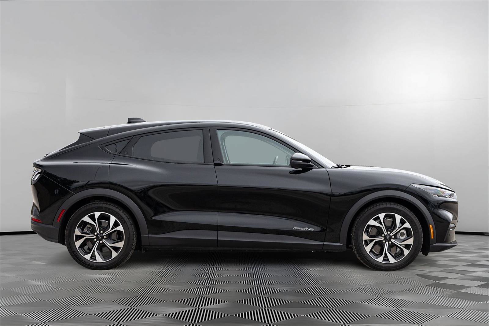 Certified 2025 Ford Mustang Mach-E Select AWD/4WD image 4