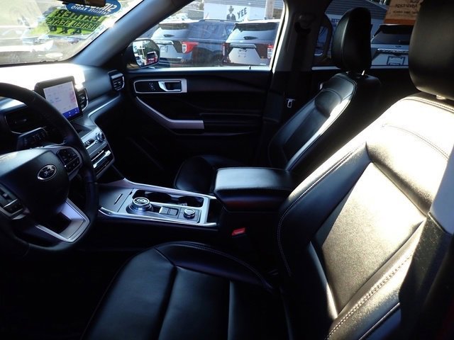 Certified 2022 Ford Explorer XLT w/ Equipment Group 202A image 17