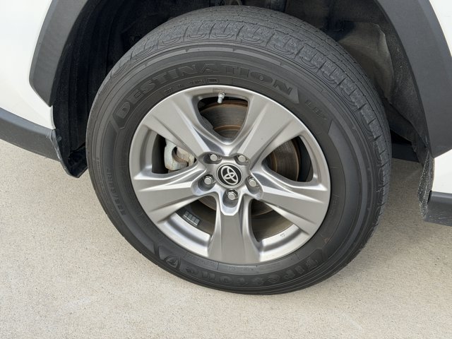 Used 2024 Toyota RAV4 LE AWD/4WD image 8