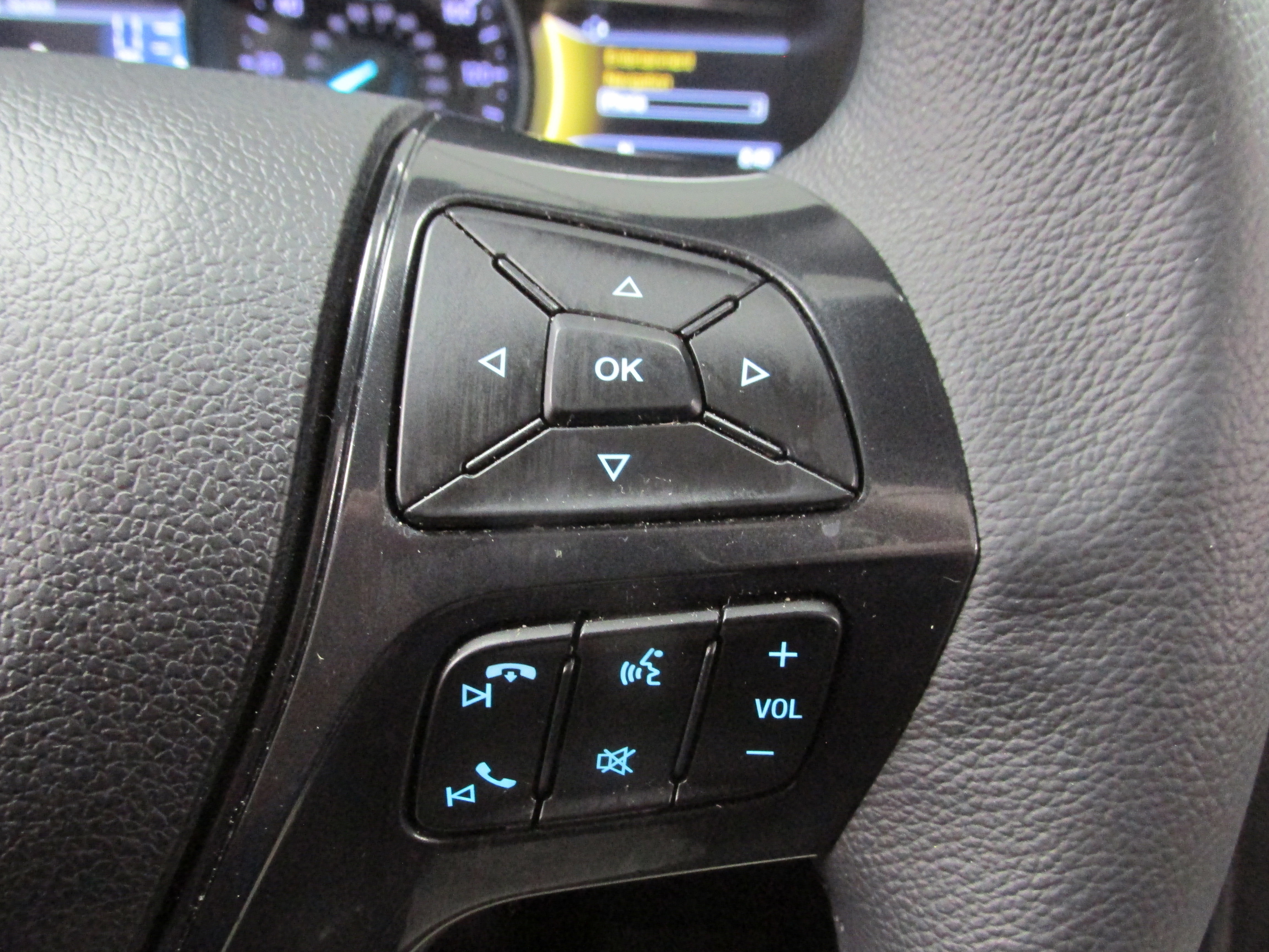 Certified 2018 Ford Explorer XLT w/ Equipment Group 202A image 37