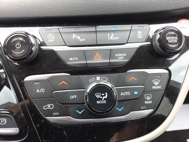 Used 2023 Chrysler Pacifica Touring-L FWD image 35