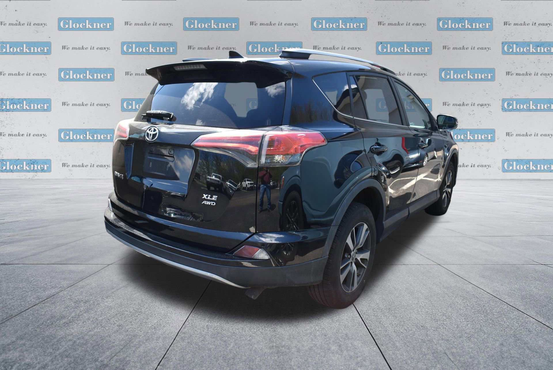 Used 2018 Toyota RAV4 XLE w/ Plus Extra Value Package image 12