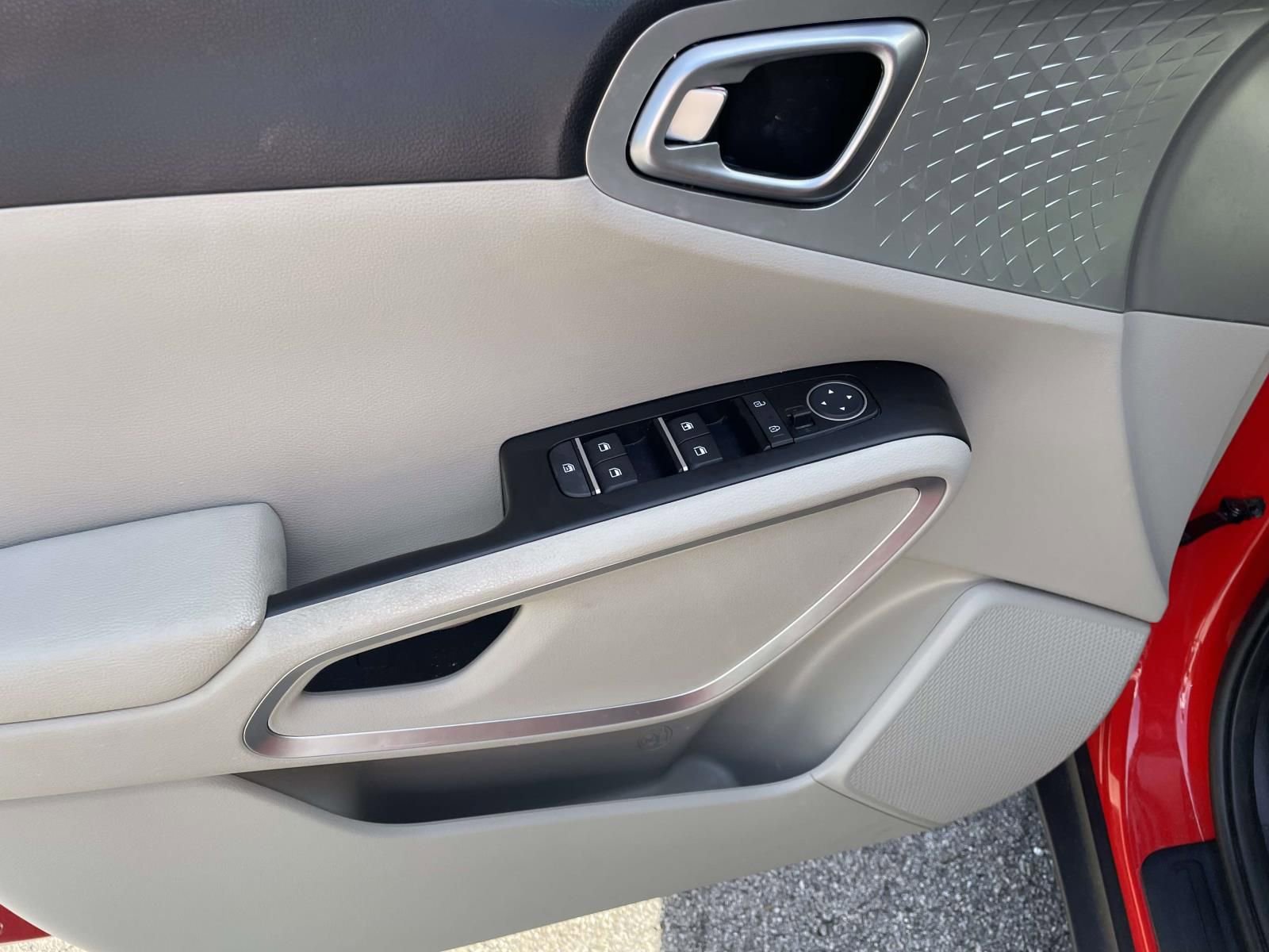 Used 2024 Kia Soul LX w/ Option Group 015 FWD image 18