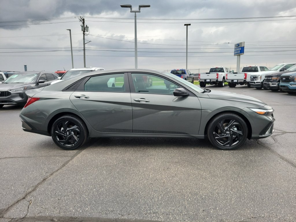 Used 2026 Hyundai Elantra Sport FWD image 3