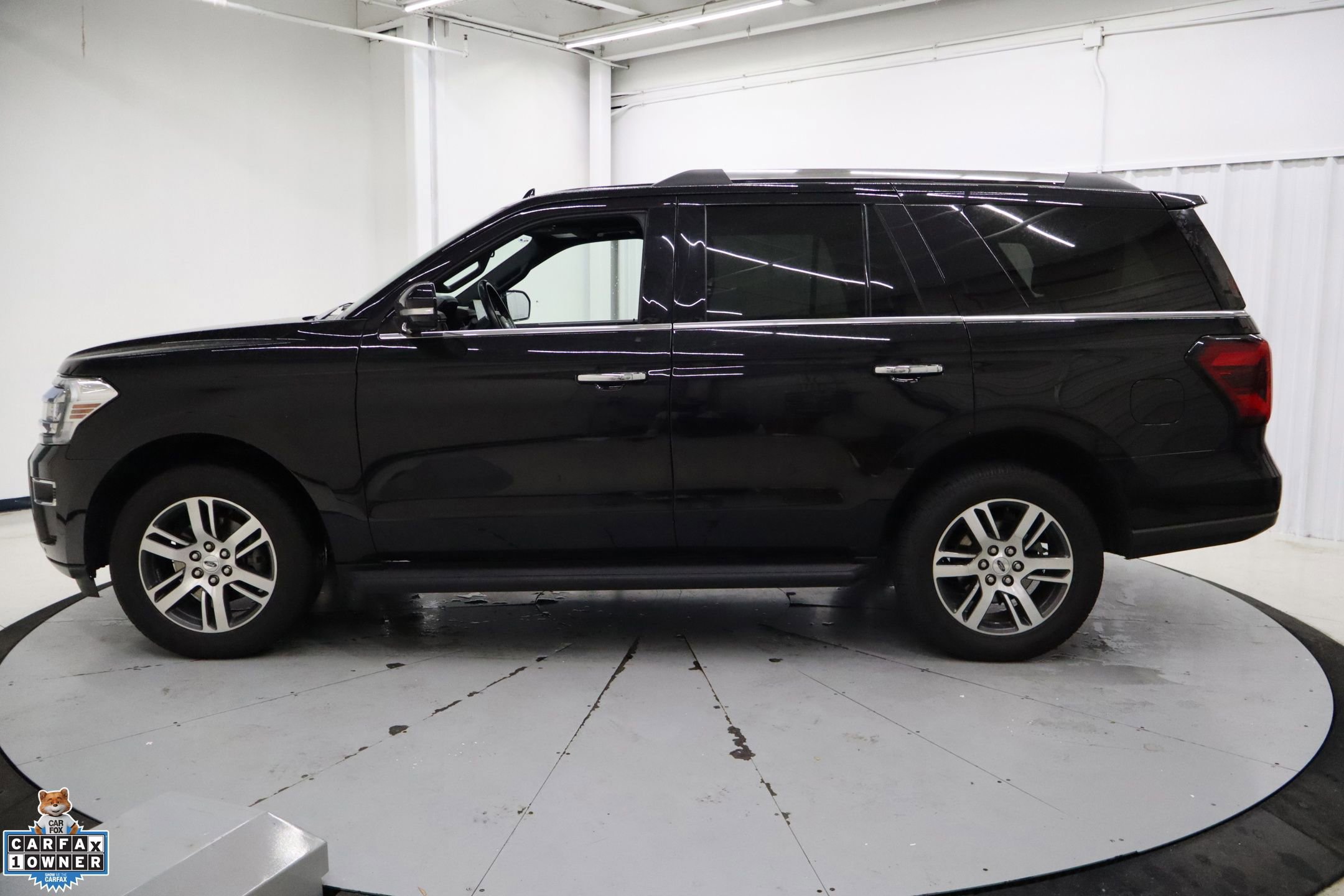 Certified 2024 Ford Expedition Limited image 2