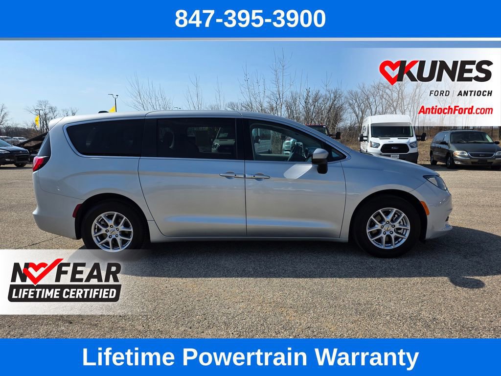 Used 2023 Chrysler Voyager LX image 6