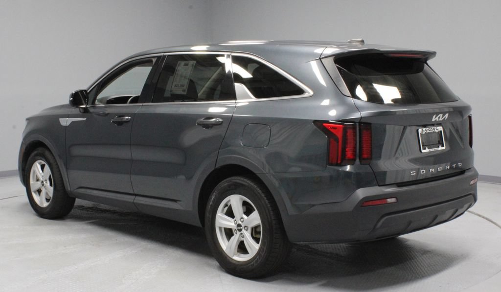 Used 2022 Kia Sorento LX FWD image 9