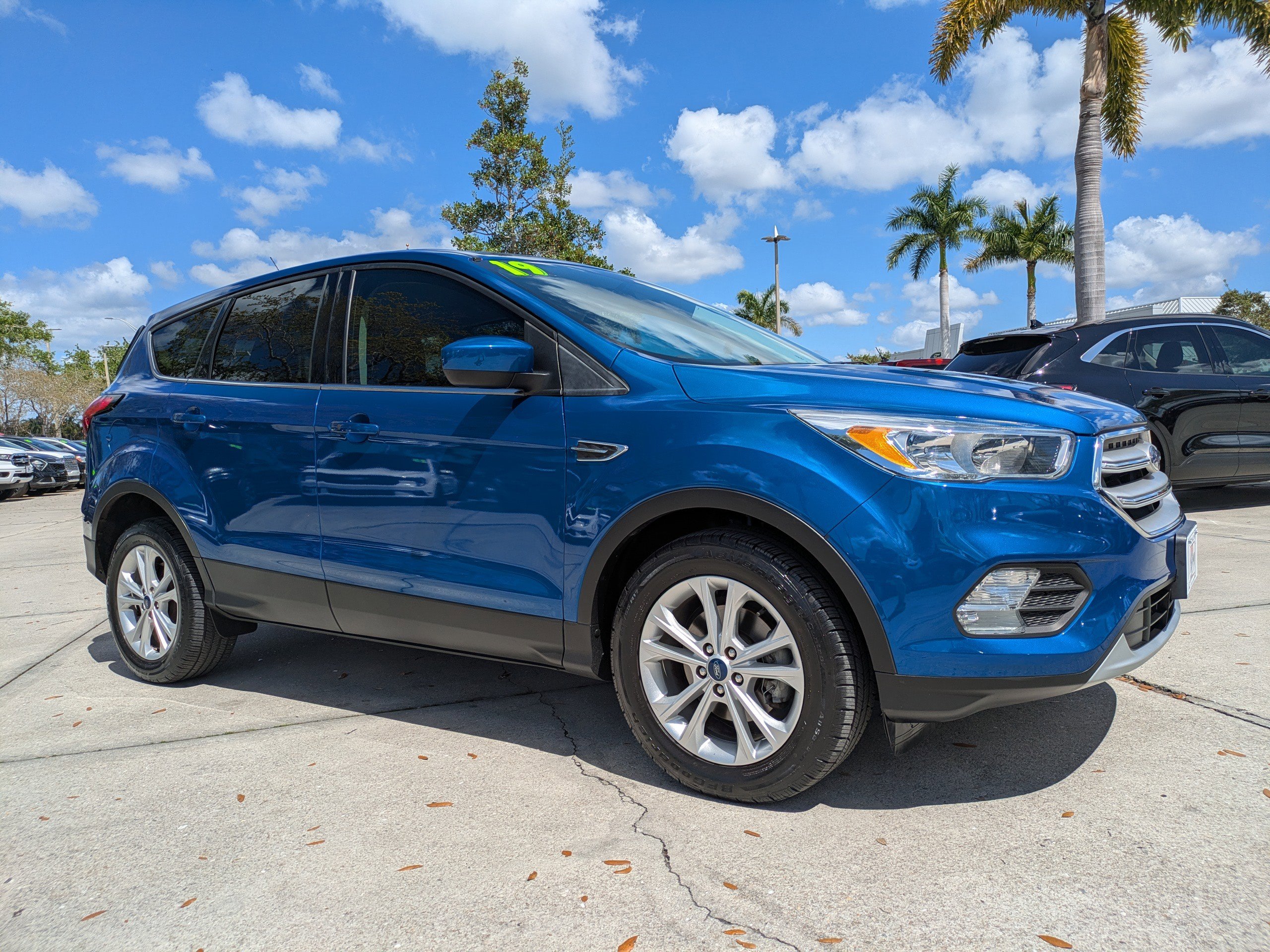 Certified 2019 Ford Escape SE FWD image 2