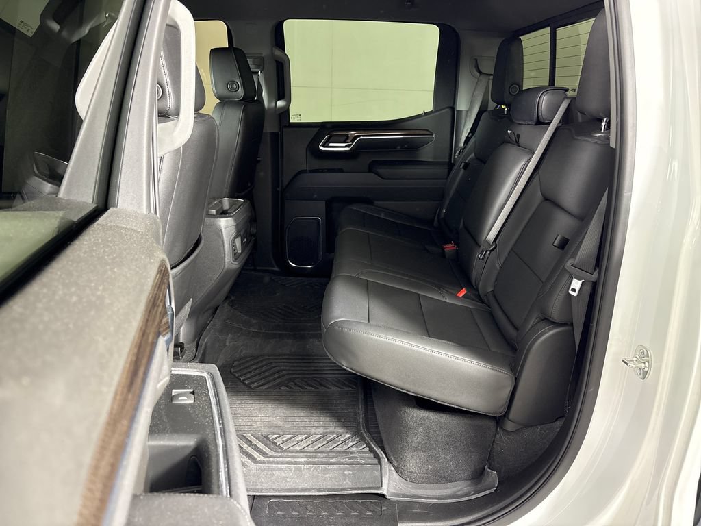 Used 2025 Chevrolet Silverado 1500 LT Trail Boss w/ Convenience Package II AWD/4WD image 32