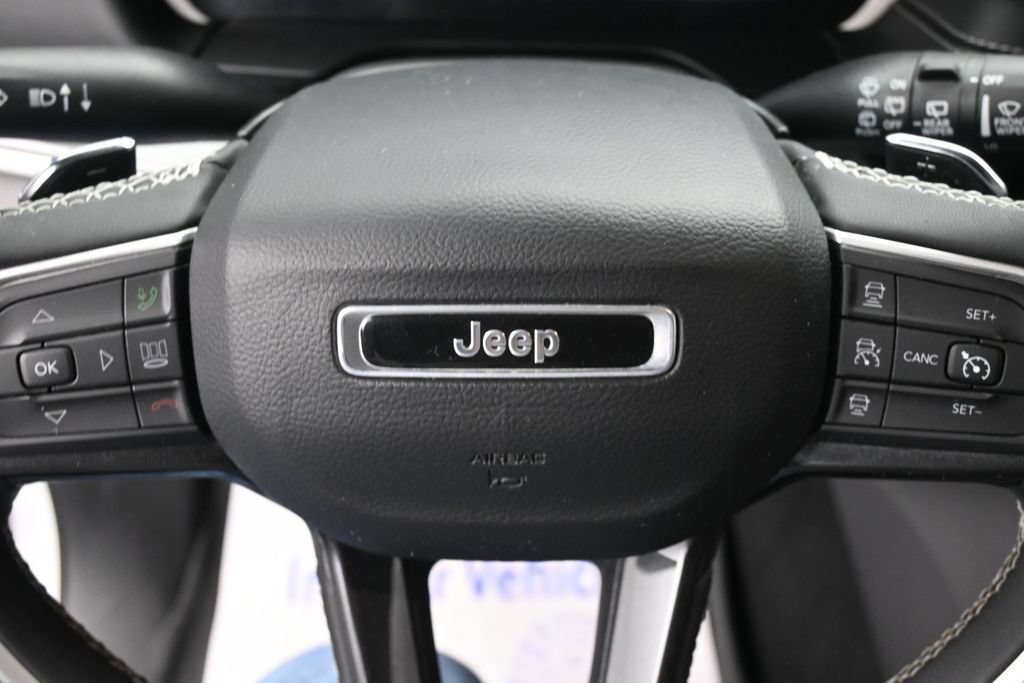 Used 2023 Jeep Grand Cherokee L Laredo AWD/4WD image 17