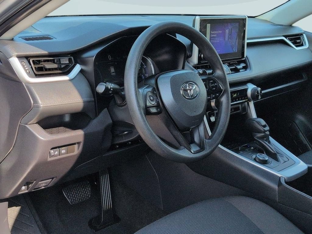 Used 2024 Toyota RAV4 LE AWD/4WD image 11