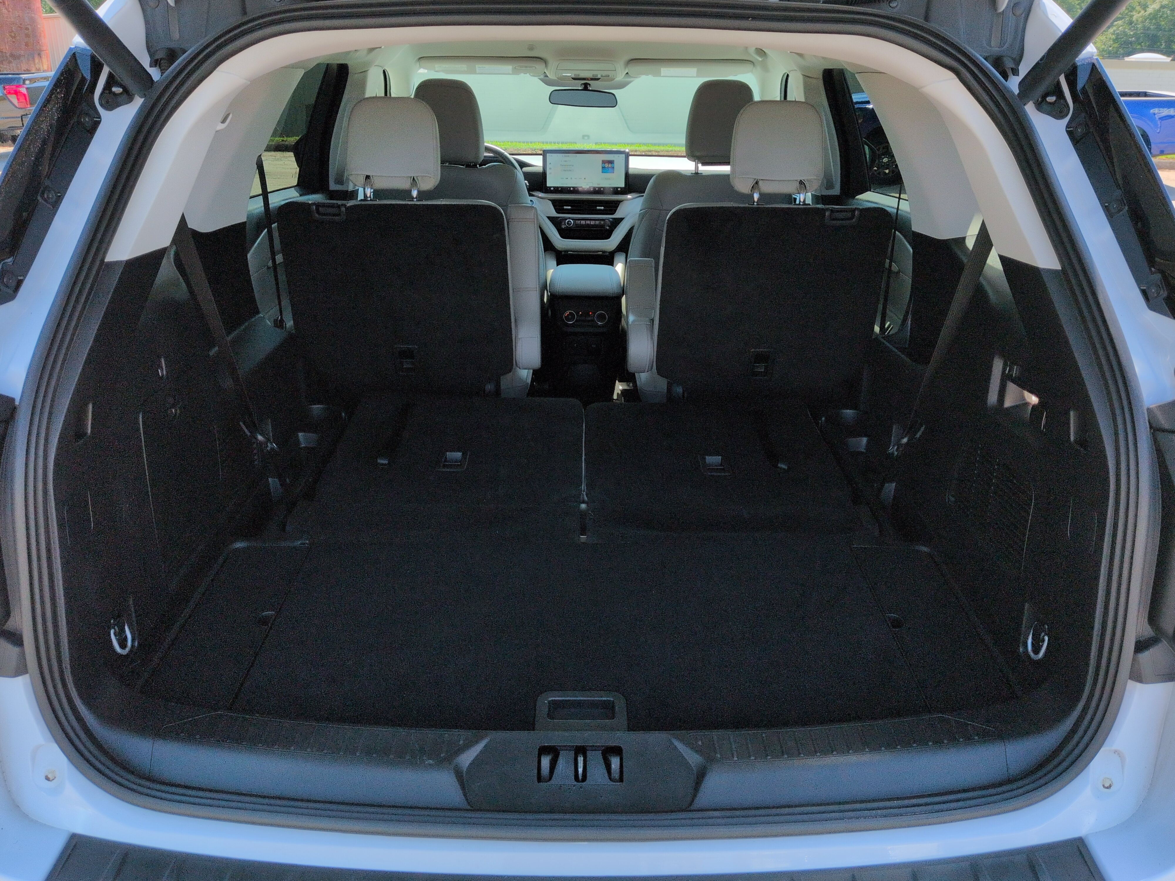 Certified 2025 Ford Explorer Active w/ Active Comfort Package RWD image 11