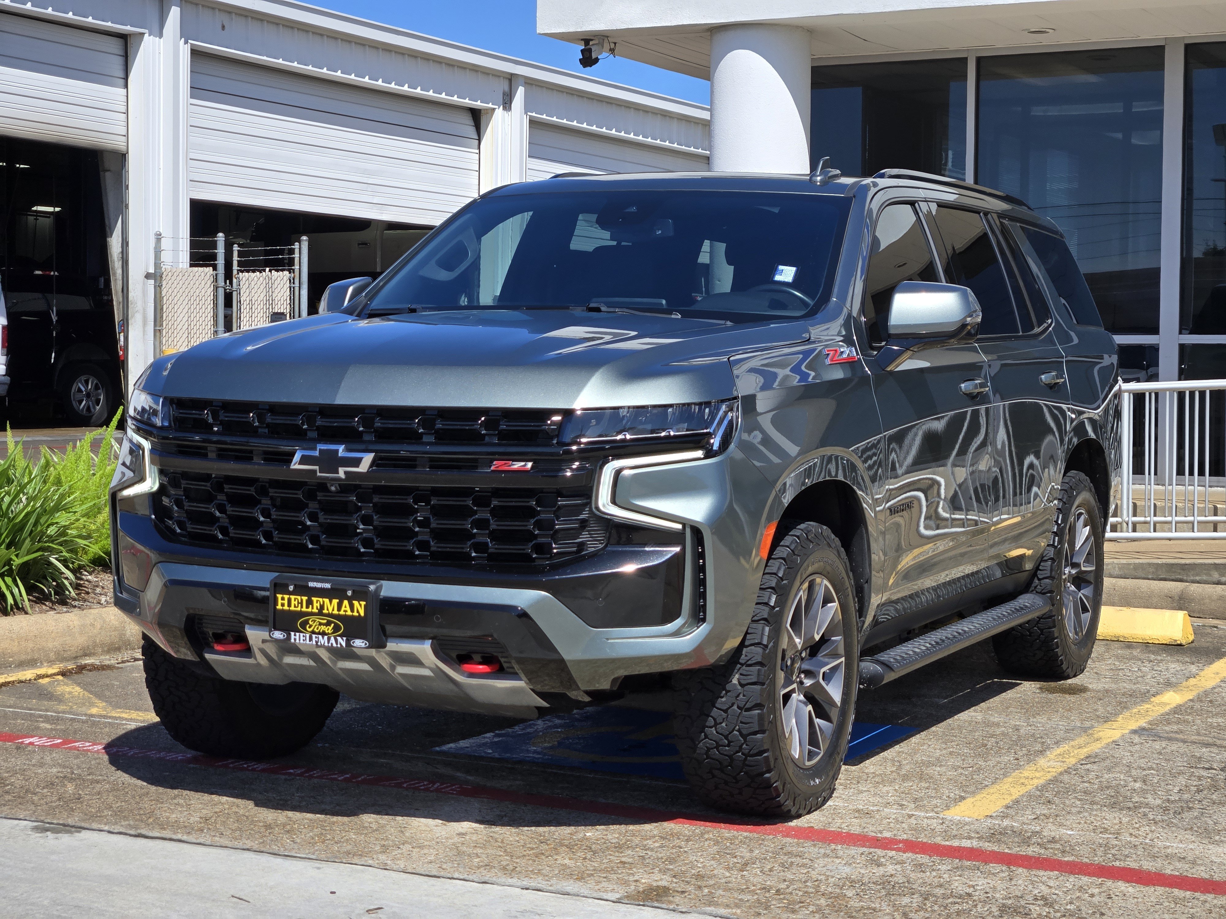 Used 2023 Chevrolet Tahoe Z71 w/ Luxury Package AWD/4WD image 2