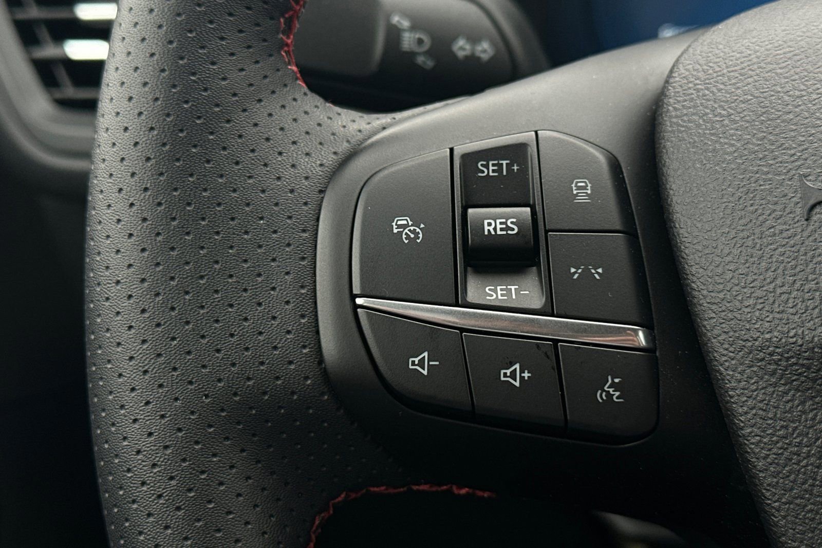 Certified 2025 Ford Escape ST-Line Elite w/ Tech Pack #2 image 28