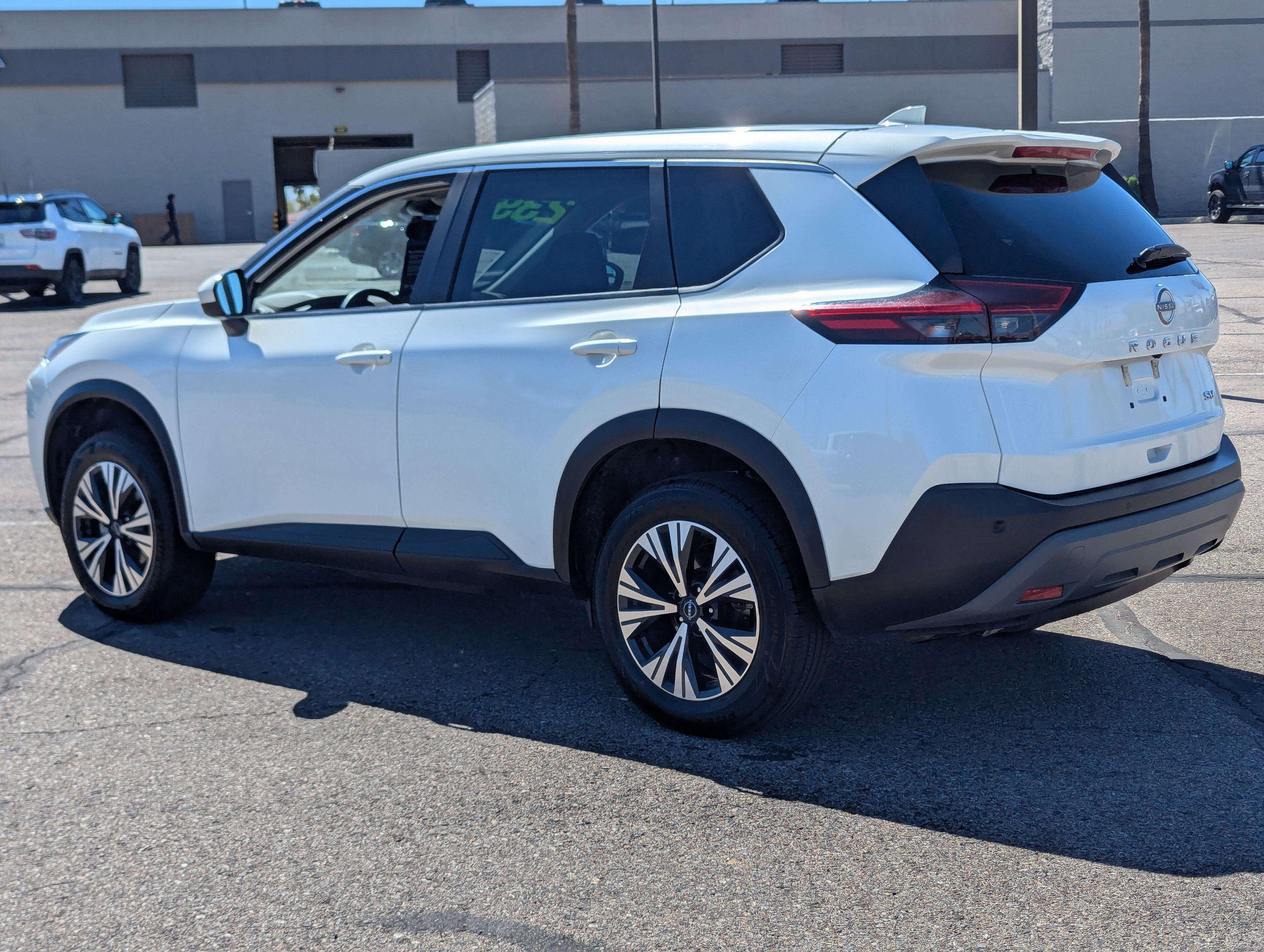 Used 2023 Nissan Rogue SV image 2