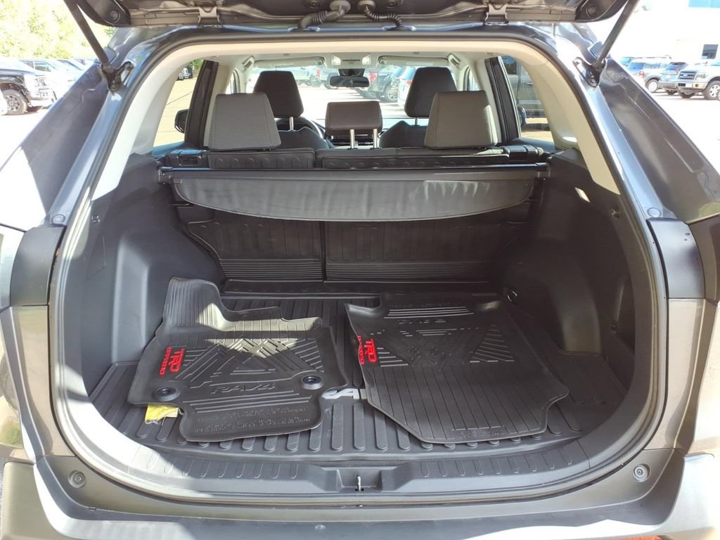 Used 2023 Toyota RAV4 XLE AWD/4WD image 12