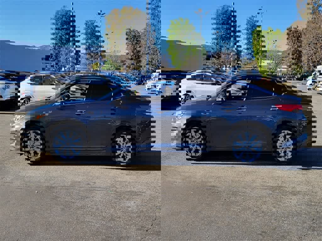 Used 2018 Kia Optima EX image 2