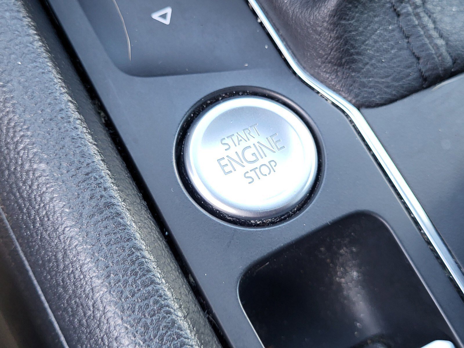 Used 2020 Volkswagen Atlas Cross Sport SEL image 23