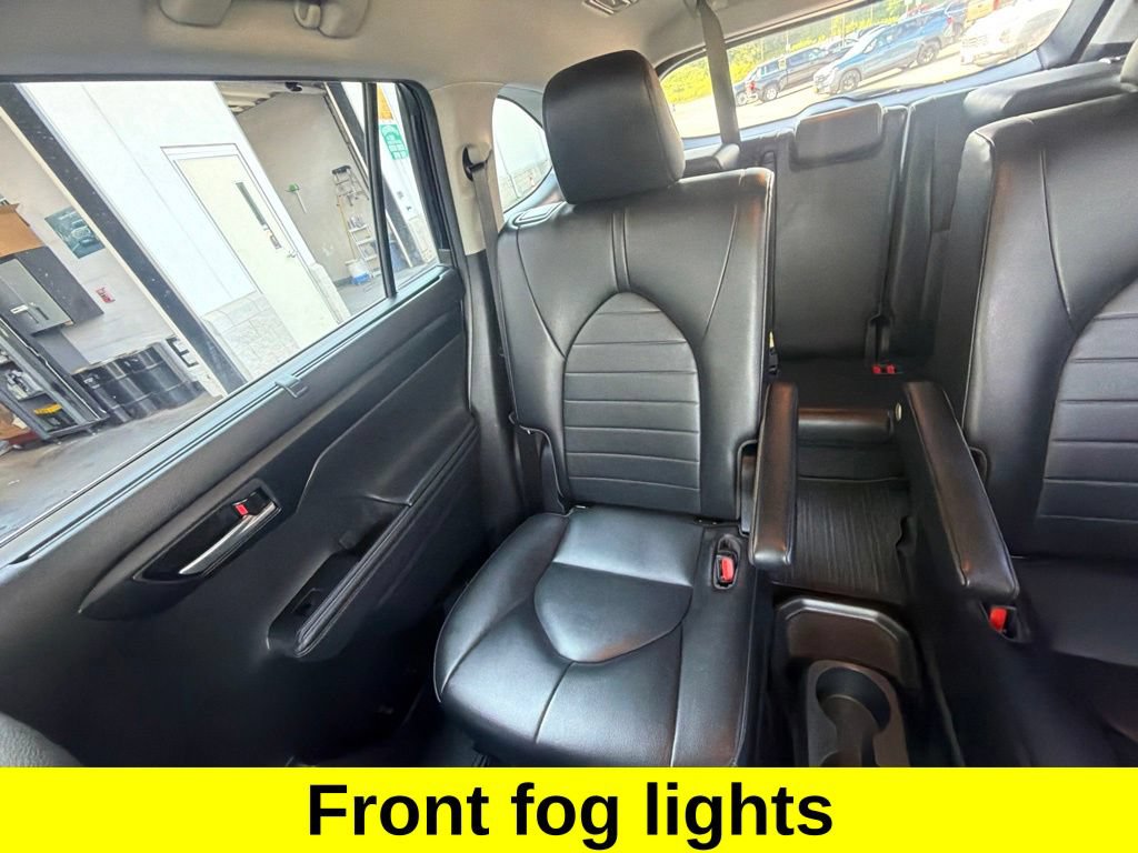 Used 2022 Toyota Highlander XLE AWD/4WD image 13