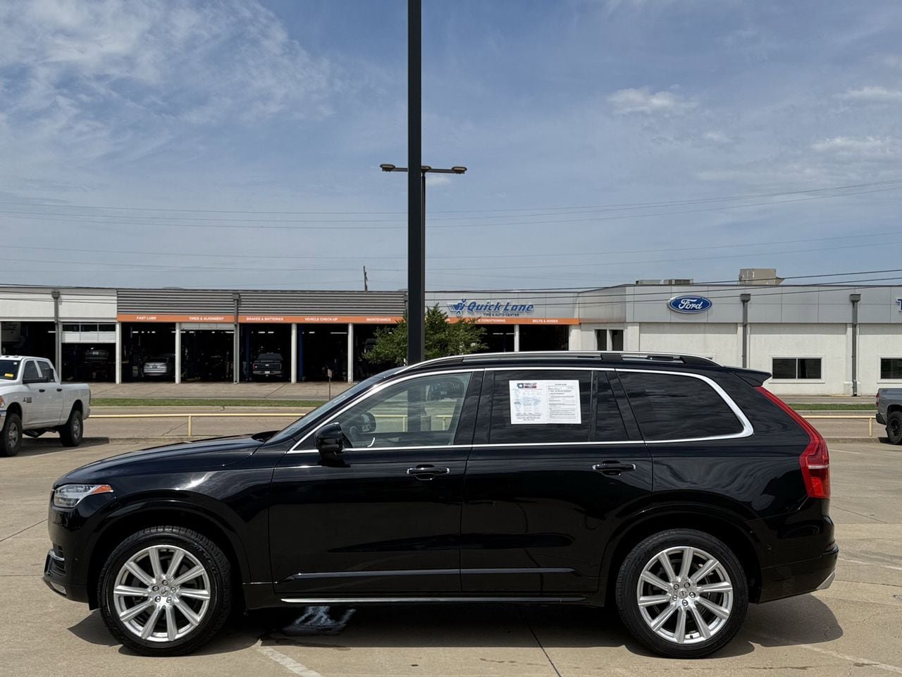 Used 2018 Volvo XC90 T6 Momentum w/ Convenience Package AWD/4WD image 3