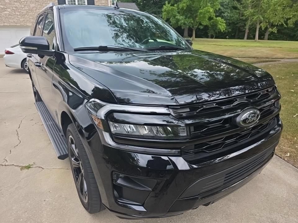 Certified 2023 Ford Expedition Limited AWD/4WD image 2