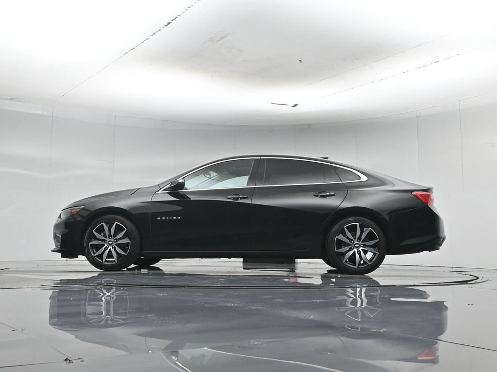 Used 2017 Chevrolet Malibu LT w/ Leather Package FWD image 8