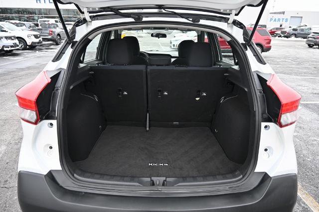 Used 2018 Nissan Kicks SV image 12