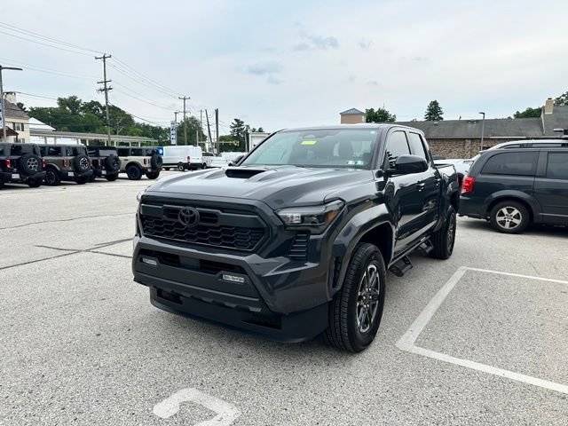 Used 2024 Toyota Tacoma TRD Sport AWD/4WD image 5