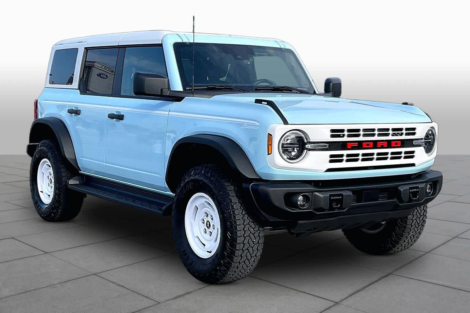Certified 2025 Ford Bronco Heritage Edition AWD/4WD image 3