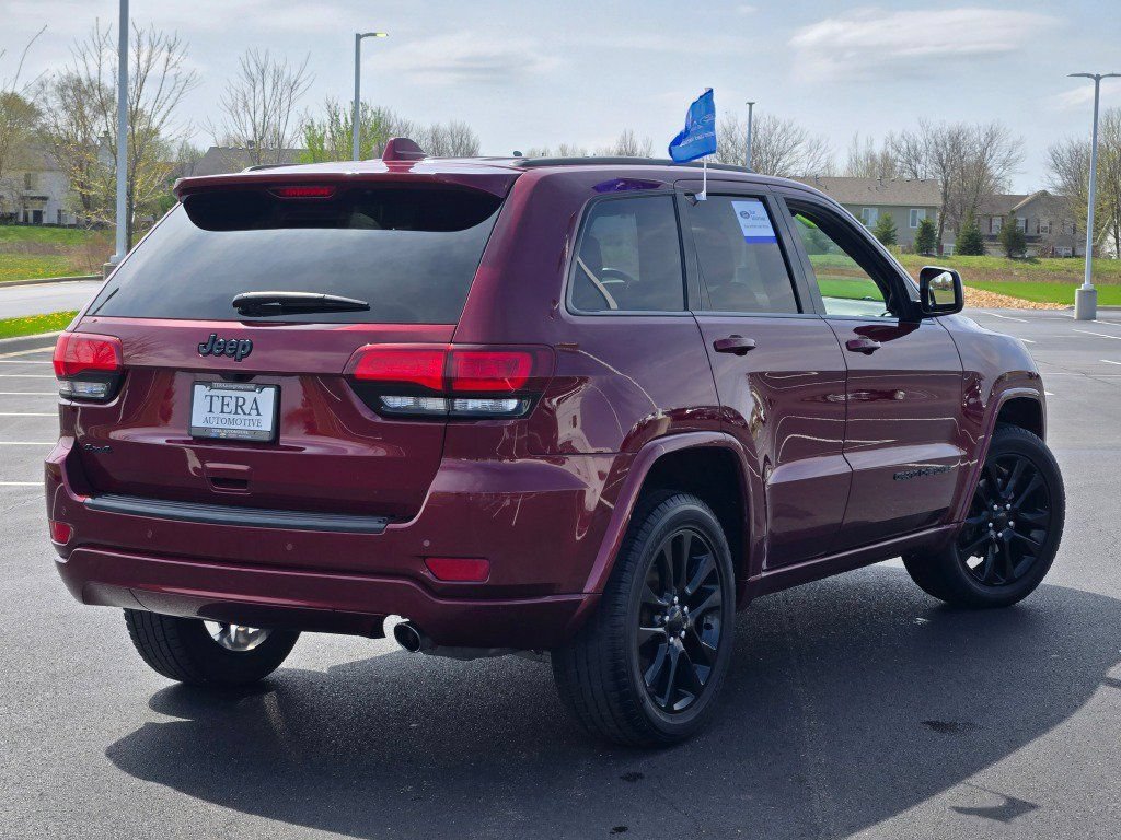 Used 2019 Jeep Grand Cherokee Altitude AWD/4WD image 13